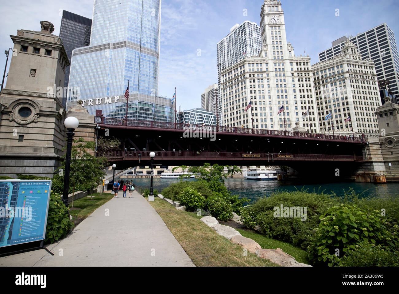 Riverwalk chicago michigan avenue dusable pont sur la rivière chicao Chicago Illinois Etats-Unis d'Amérique Banque D'Images