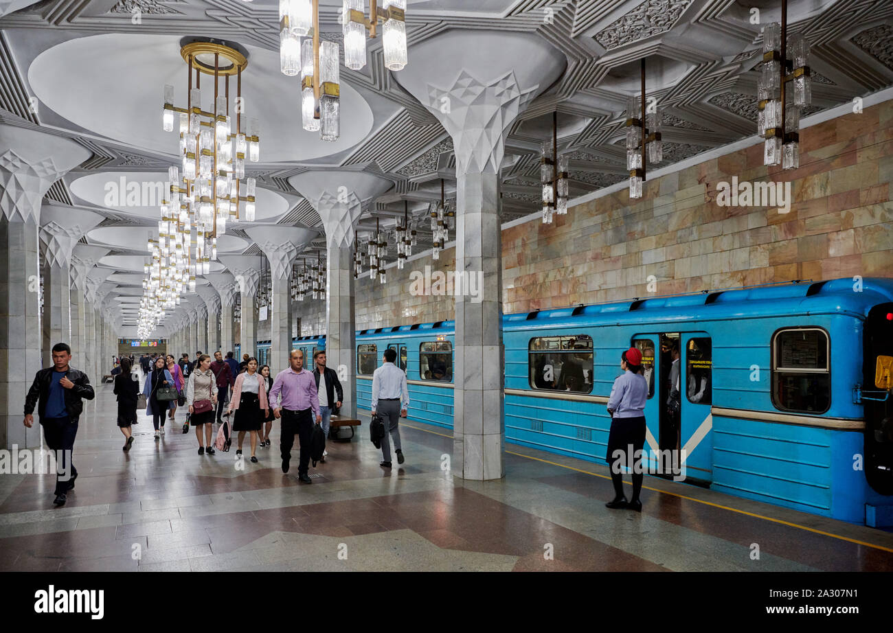 Mustakili Maydoni (Place de l'indépendance) de la station de métro de Tachkent, Tachkent, Ouzbékistan, l'Asie centrale Banque D'Images
