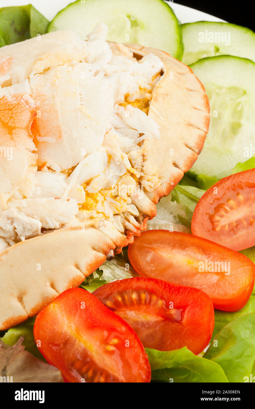 Un traditionnel habillé salade de crabe Banque D'Images