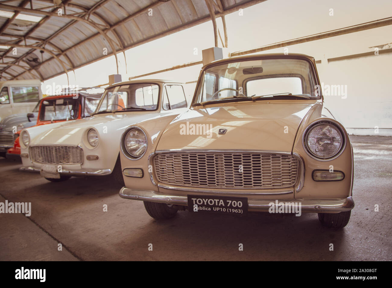 Nakhon Pathom, Thaïlande - 3 août 2019 : Vintage voiture Toyota 700 pièce à vintage car collector garage dans la province de Nakhon Pathom Banque D'Images