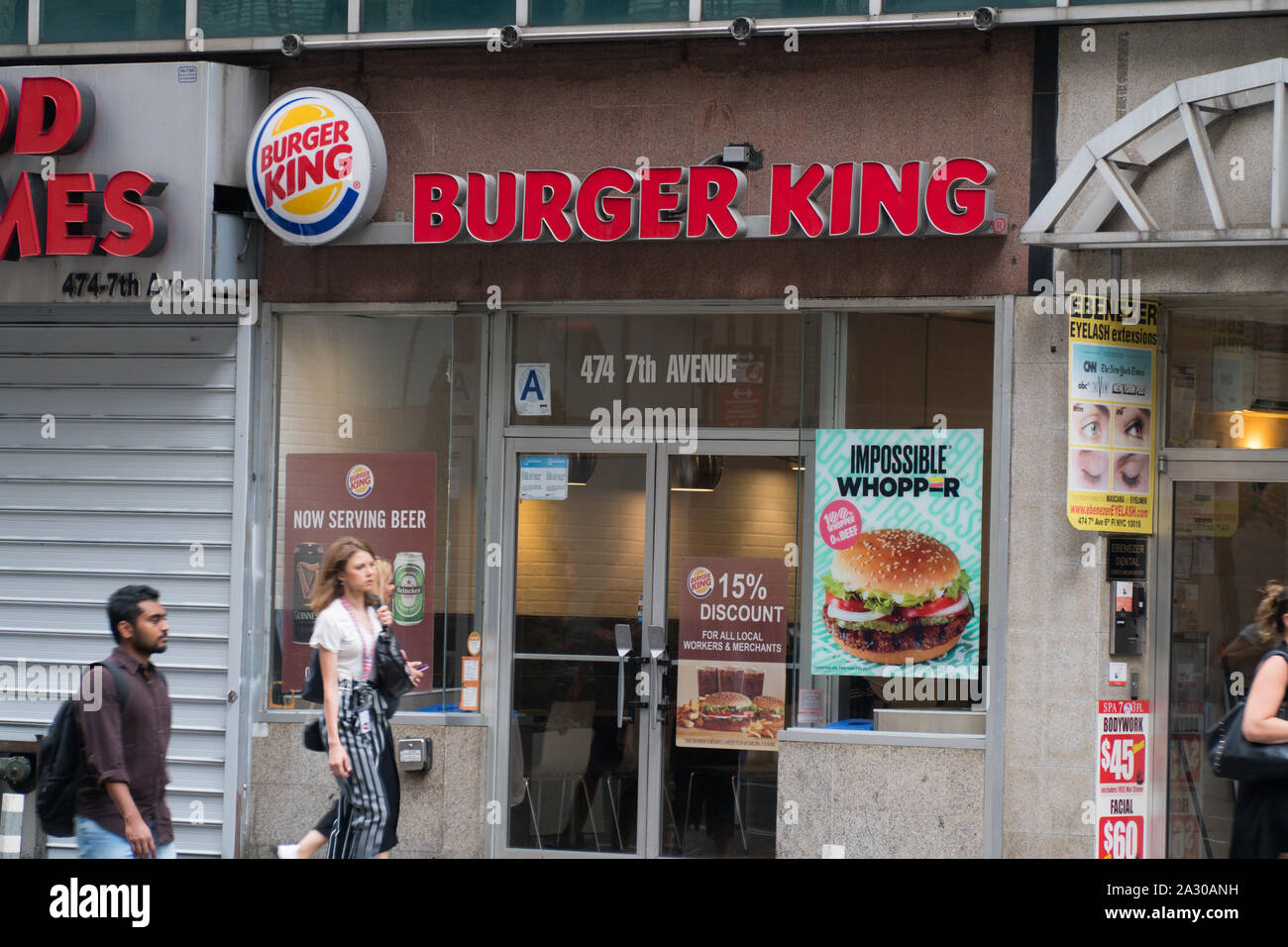 New York City - Circa 2019 : Burger King hamburger de restauration rapide restaurant de la chaîne le long de la rue de Manhattan. Accueil de la célèbre flamme grillé sandwich Whopper Banque D'Images