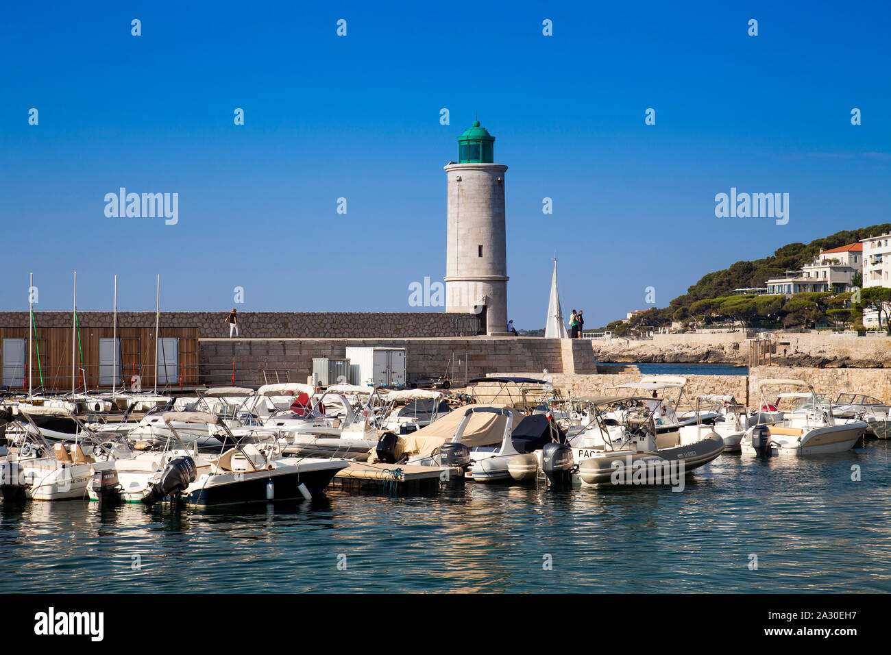 Der Leuchtturm am Yachthafen von Cassis, Bouches-du-Rhône, Provence-Alpes-Côte d'Azur, Frankreich, Südfrankreich, Europa| Le phare à la marina Banque D'Images