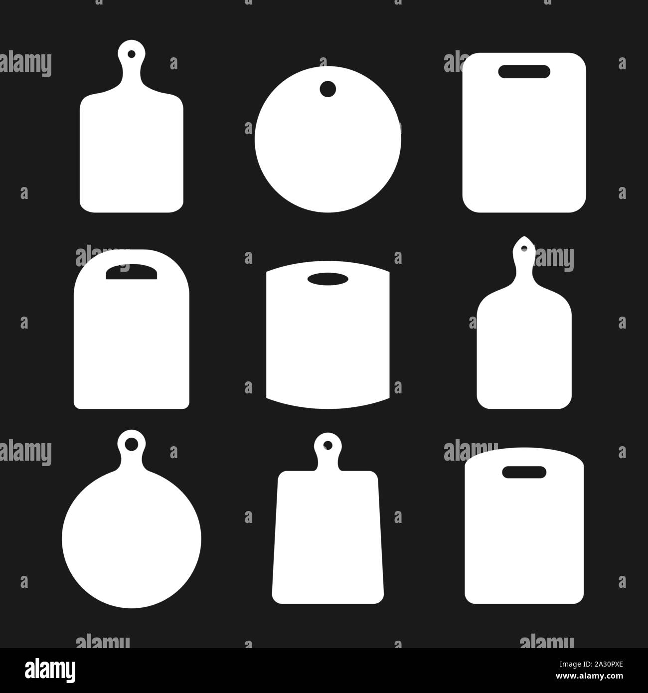 Les planches à découper en bois fixés sur fond noir. Conseil de cuisine blanche vide icon collection. Planche à découper différentes formes de silhouettes. L'équipement de cuisine Illustration de Vecteur