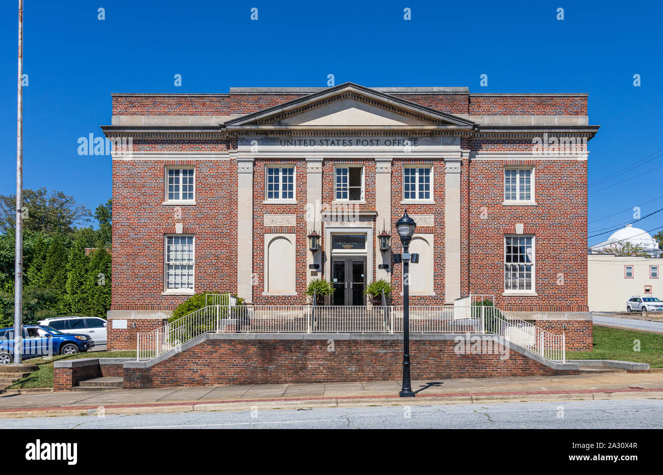 LENOIR, NC, USA-24 Sept 2019 : l'ancien bureau de poste des États-Unis au centre-ville de Lenoir. Banque D'Images