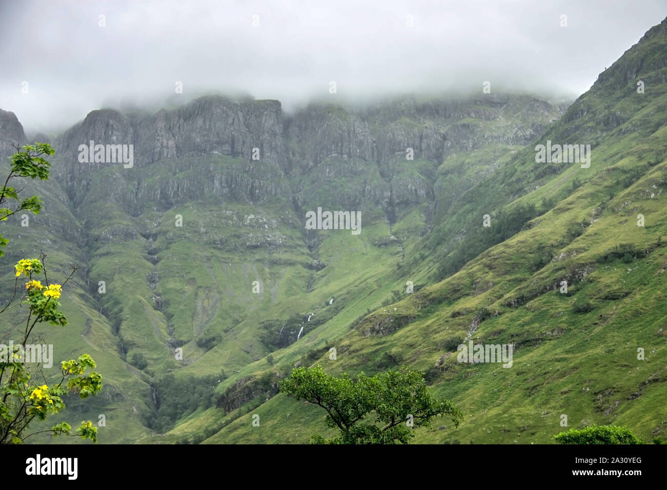 Vue panoramique sur les montagnes de Glencoe. Highlands écossais. Lochaber, Écosse, Royaume-Uni Banque D'Images