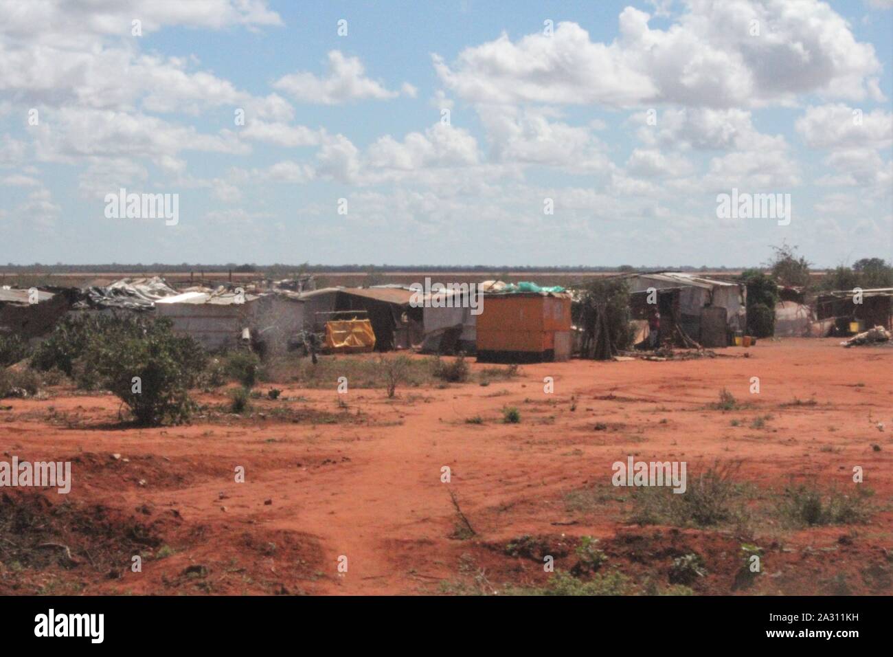 Route de Mombasa au Kenya, l'été 2015 (km 50) : Les petits édifices ruraux dans la région de Buchuma Banque D'Images