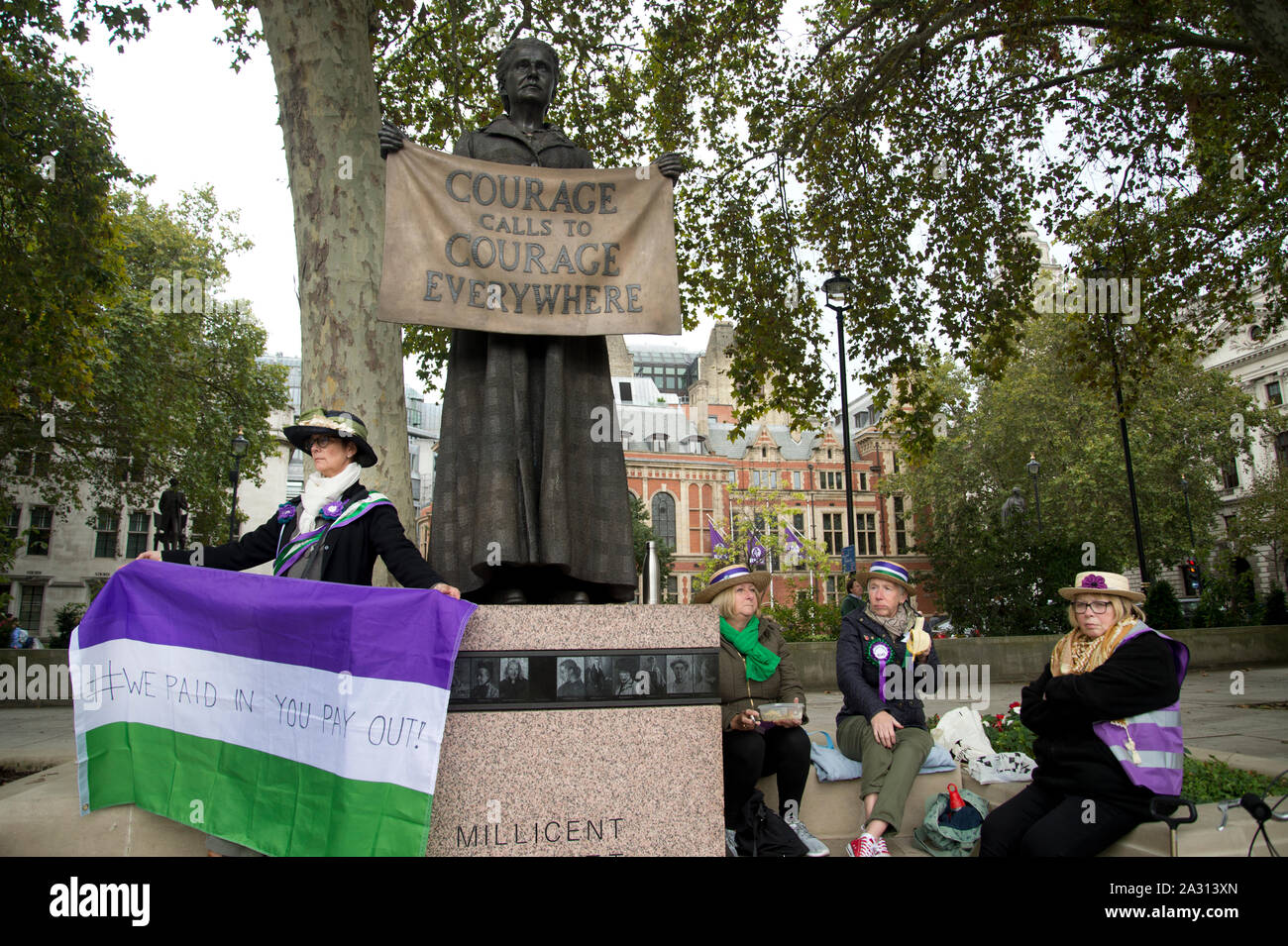 La place du parlement, Londres le 3 octobre 2019. Waspi (Femmes contre les inégalités de pensions de l'Etat) les femmes après la défaite de la Haute Cour sur la marche arrière Banque D'Images
