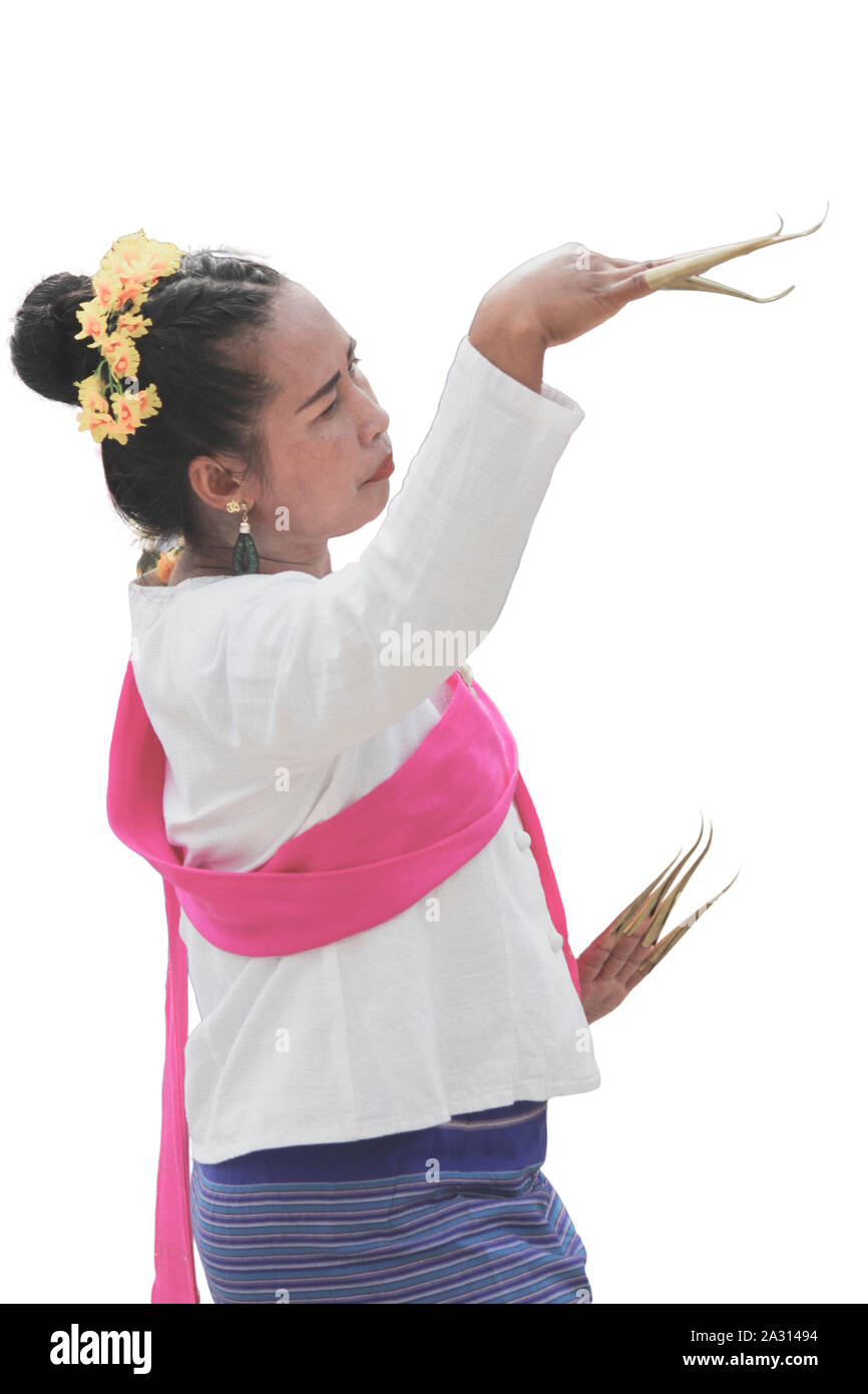 À CHIANG MAI, THAÏLANDE - Thaïlande : 01 OCT Festival pour donner de l'argent au temple pour la publication de bouddhisme. La femme danse pour adorer le 01 octobre 2 Banque D'Images