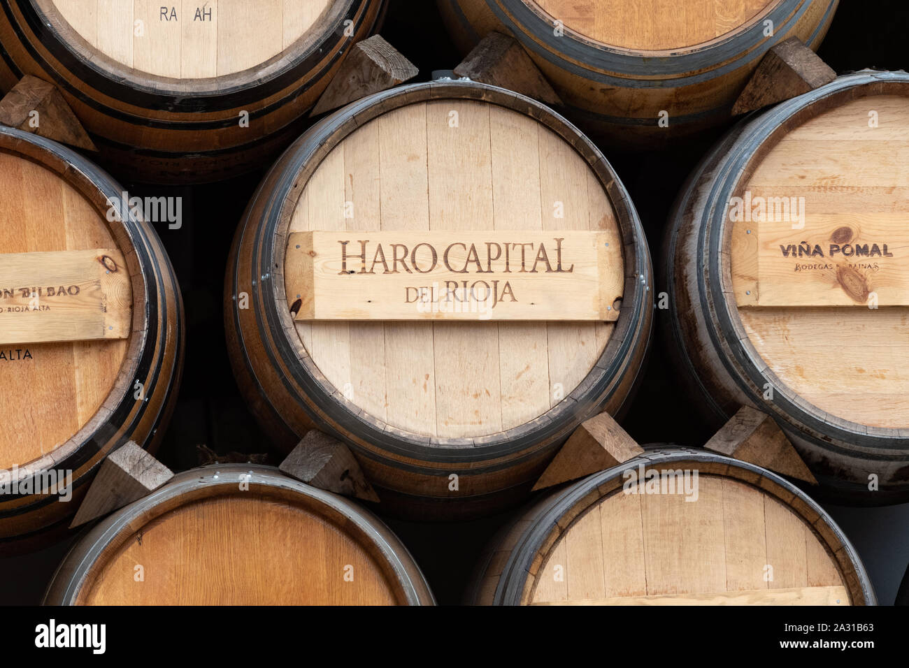 Capital de Rioja Haro sur le vin le baril sur l'affichage à Haro, Espagne, Europe Banque D'Images