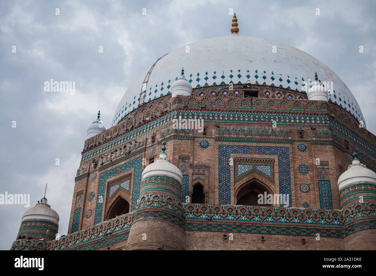 Rukne Alam Shah était le fils de Pir Sadar-Al-Din Arif. Il est né à Multan Vendredi, la 9e du Ramadan 649 (26 novembre 1251 Hijri). Banque D'Images