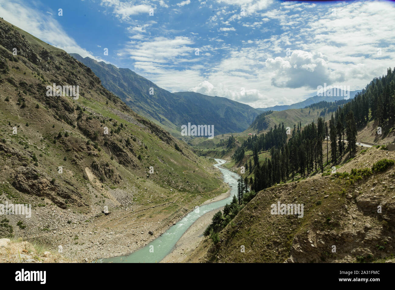Kaghan Valley est une vallée alpine dans le district de Mansehra de la province de Khyber Pakhtunkhwa au Pakistan, attirant des touristes de tout le Pakistan. Banque D'Images