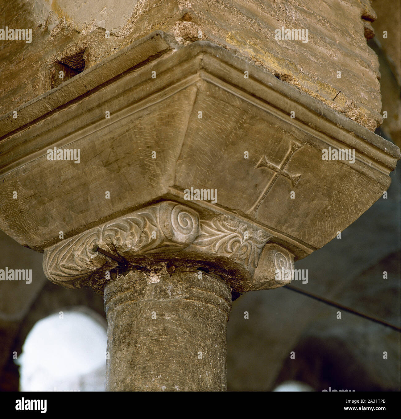 Istanbul, Turquie. Sainte-irène ou Saint Irène. Elle a été reconstruite par l'empereur Justinien en 548. Détail d'un chapiteau. Banque D'Images