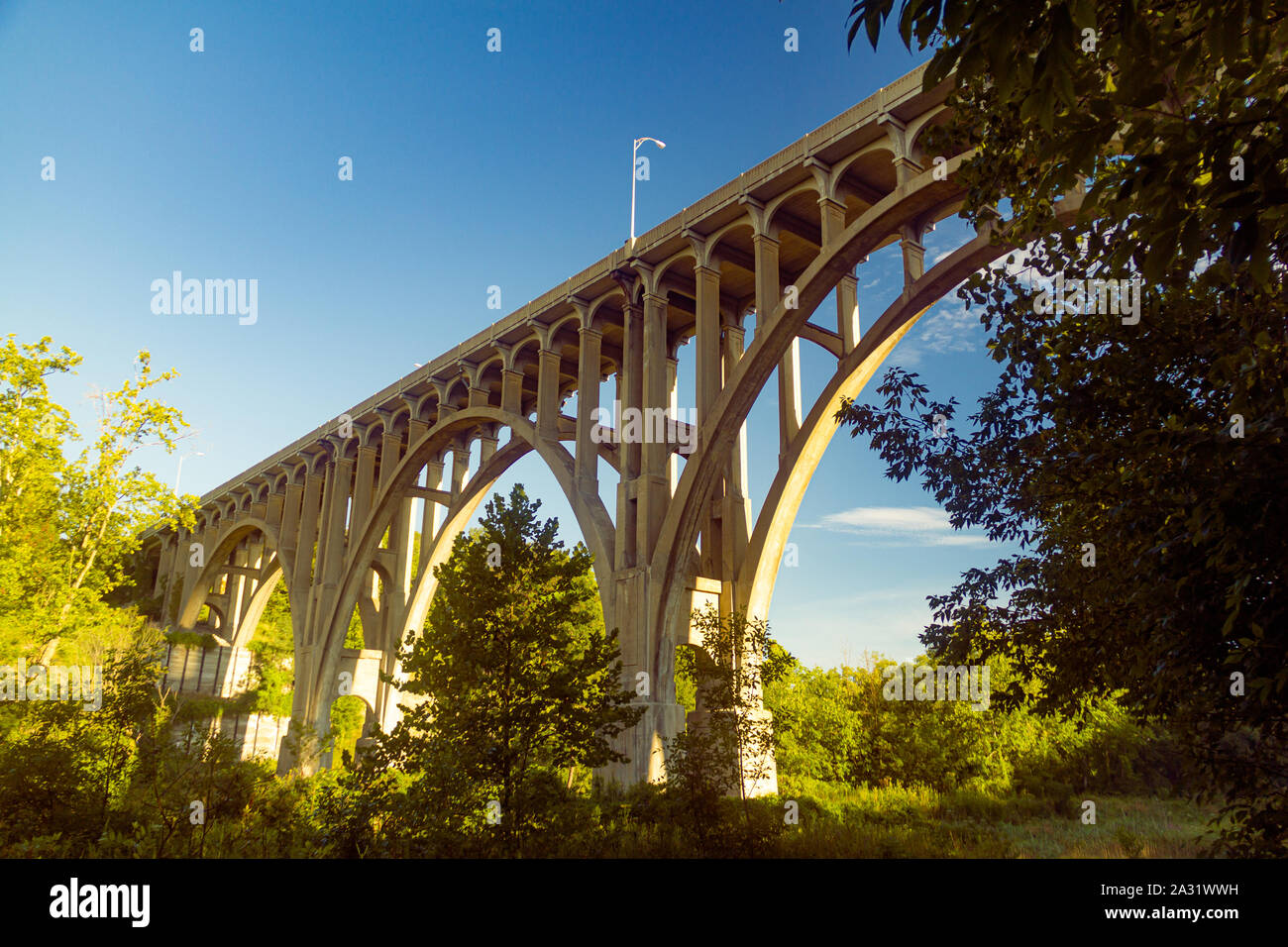 Pont en arc enjambant une rivière Cuyahoga Valley National Park Banque D'Images