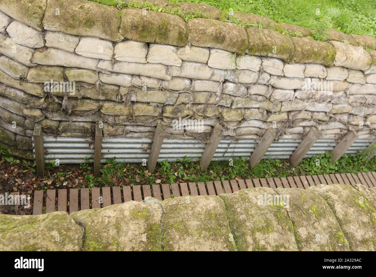 Boezinge, Belgique, 07/10/2017 Yorkshire.tranchées, les tranchées en conserve, une fois ;ost et redécouvert et conservé comme mémorial. Banque D'Images