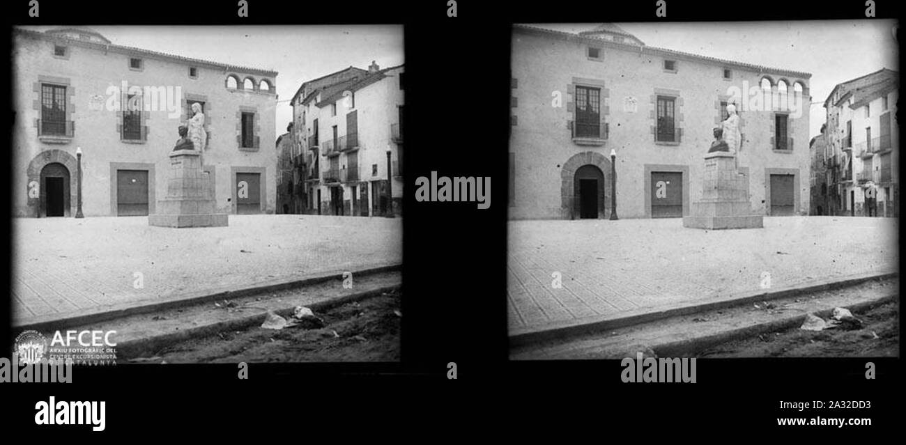 Estàtua de Juli Antoni a una plaça de Mora d'Ebre. Banque D'Images