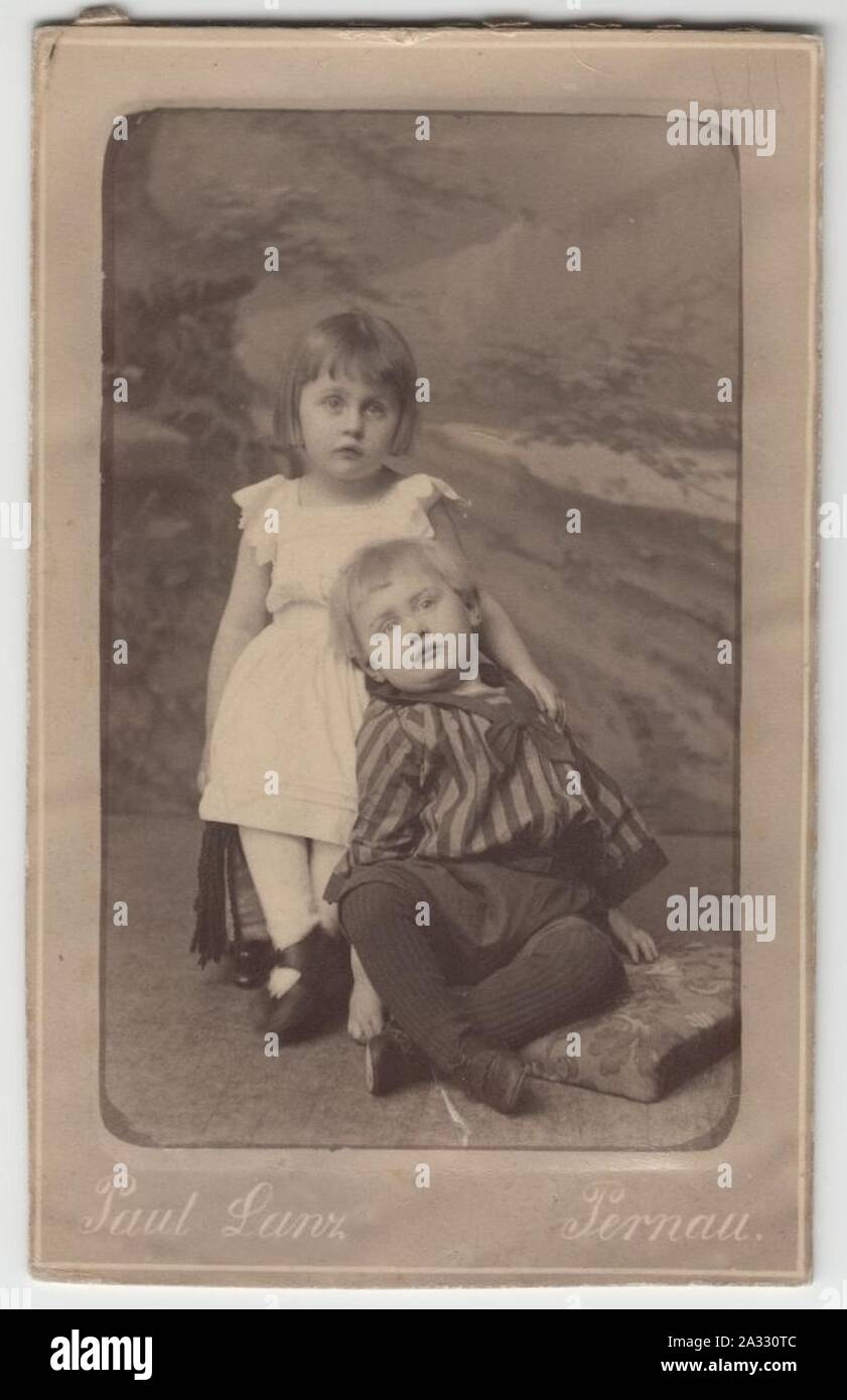 Eveline koos venna Felix Frankiga Pernaus 1895. un (Pärnu) - Eveline avec son frère Felix Frank en 1895 à Pernau (Pärnu) (9083332024). Banque D'Images