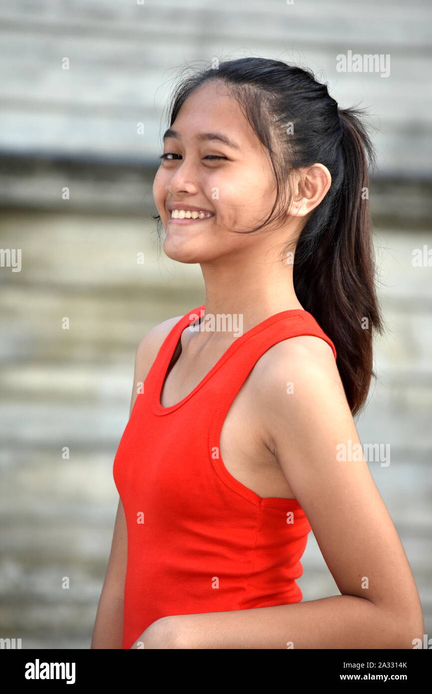 Une Jeune Fille Maigre Adolescent Philippines Photo Stock Alamy