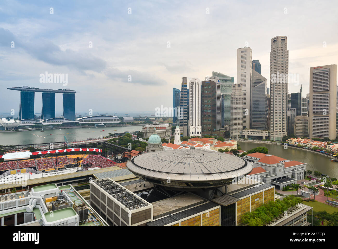 Singapour, 04 juillet 2015 : vue sur la ville de Singapour Marina Bay et gratte-ciel pendant la répétition Parade de la fête nationale. Banque D'Images