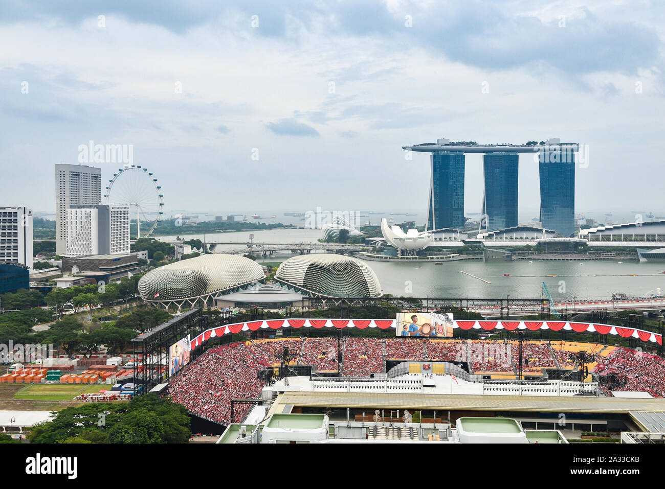 Singapour, 04 juillet 2015 : vue sur la ville de Singapour Marina Bay et gratte-ciel pendant la répétition Parade de la fête nationale. Banque D'Images