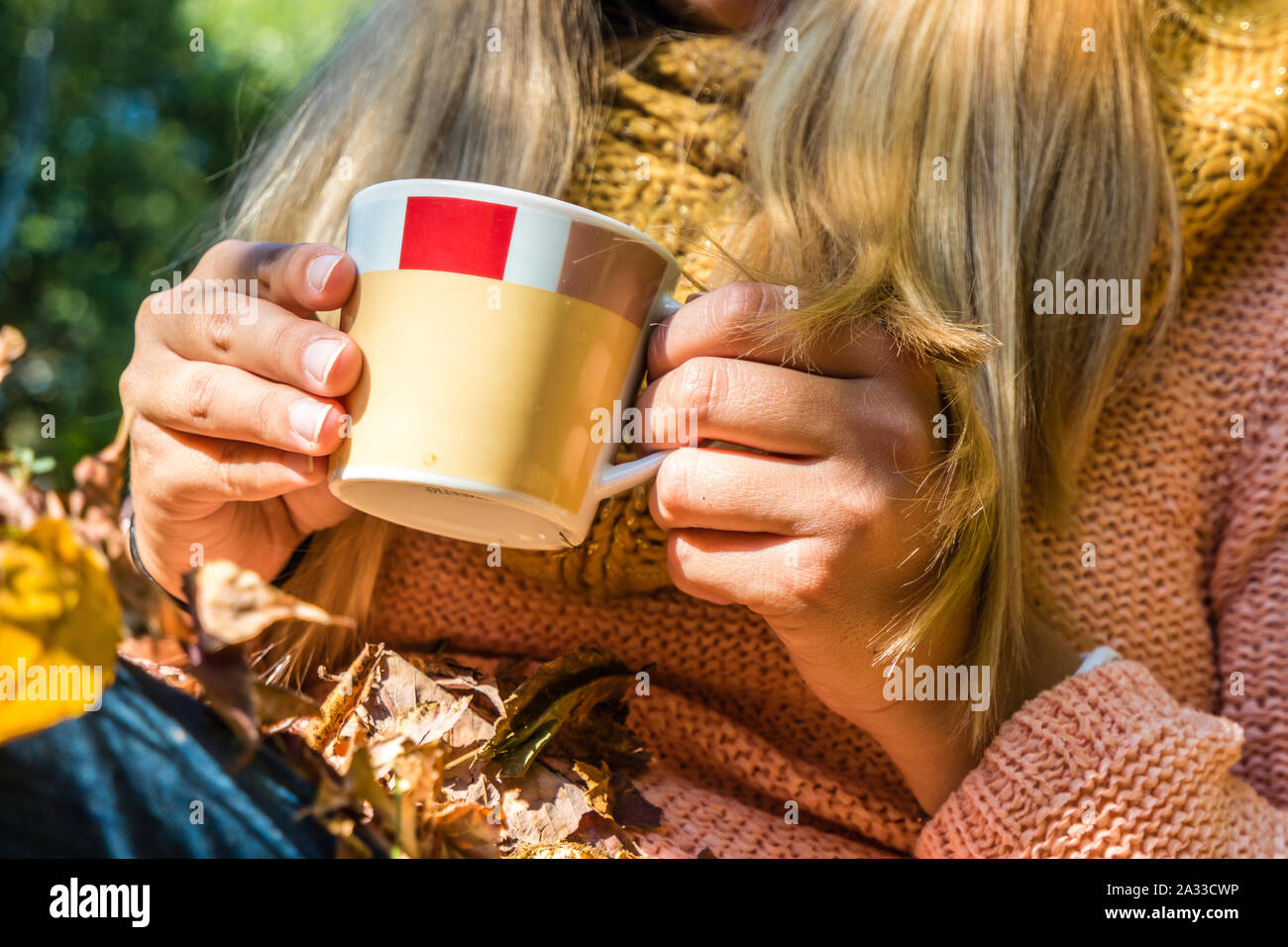 Femme avec verre Banque D'Images