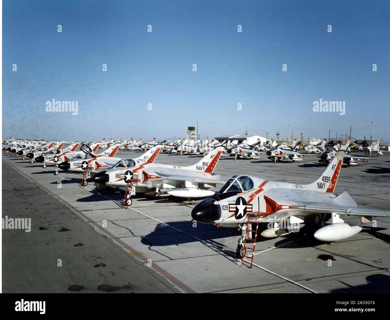 F4D Skyrays de VF-74 au MCAS Yuma en 1959. Banque D'Images