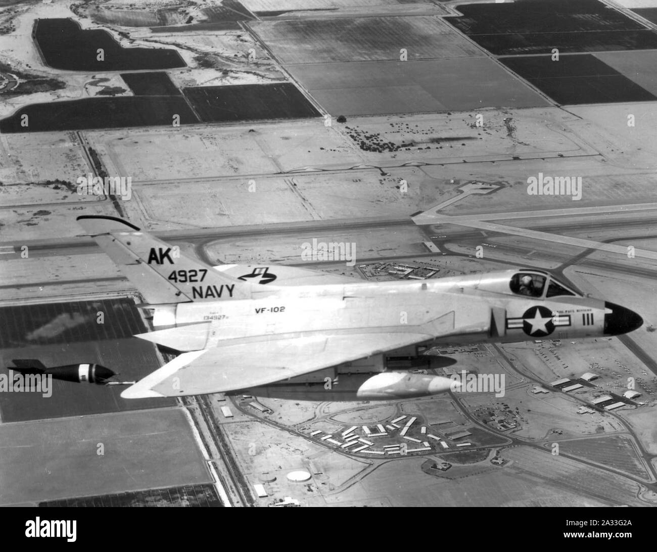 F4D-1 Skyray de VF-102 avec plus de cibles aériennes NAAS El Centro le 14 avril 1958 (NNAM.1996.253.7326.012). Banque D'Images