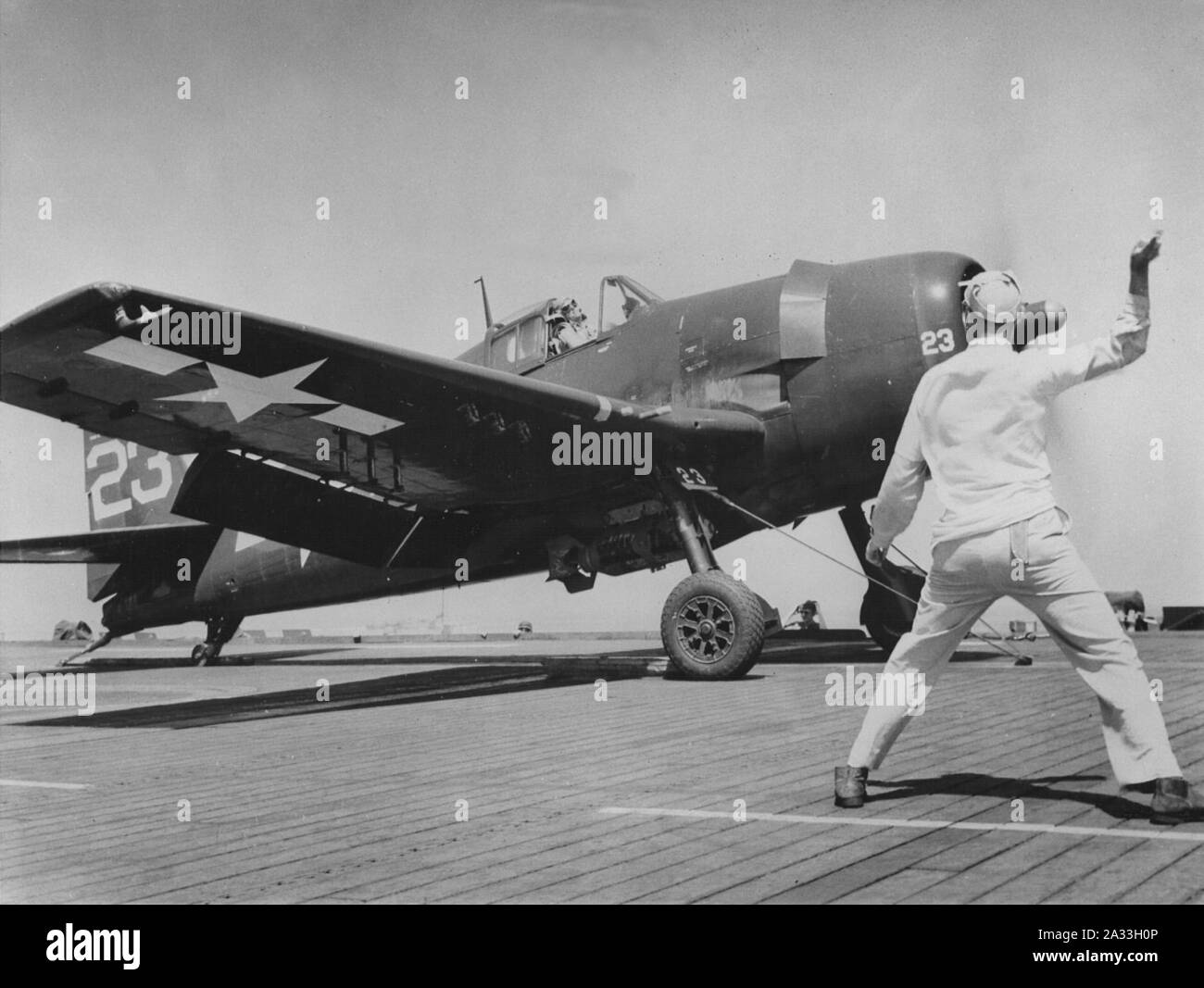 F6F-5 sur cat de USS Kasaan Bay (CVE-69) hors France 1944. Banque D'Images
