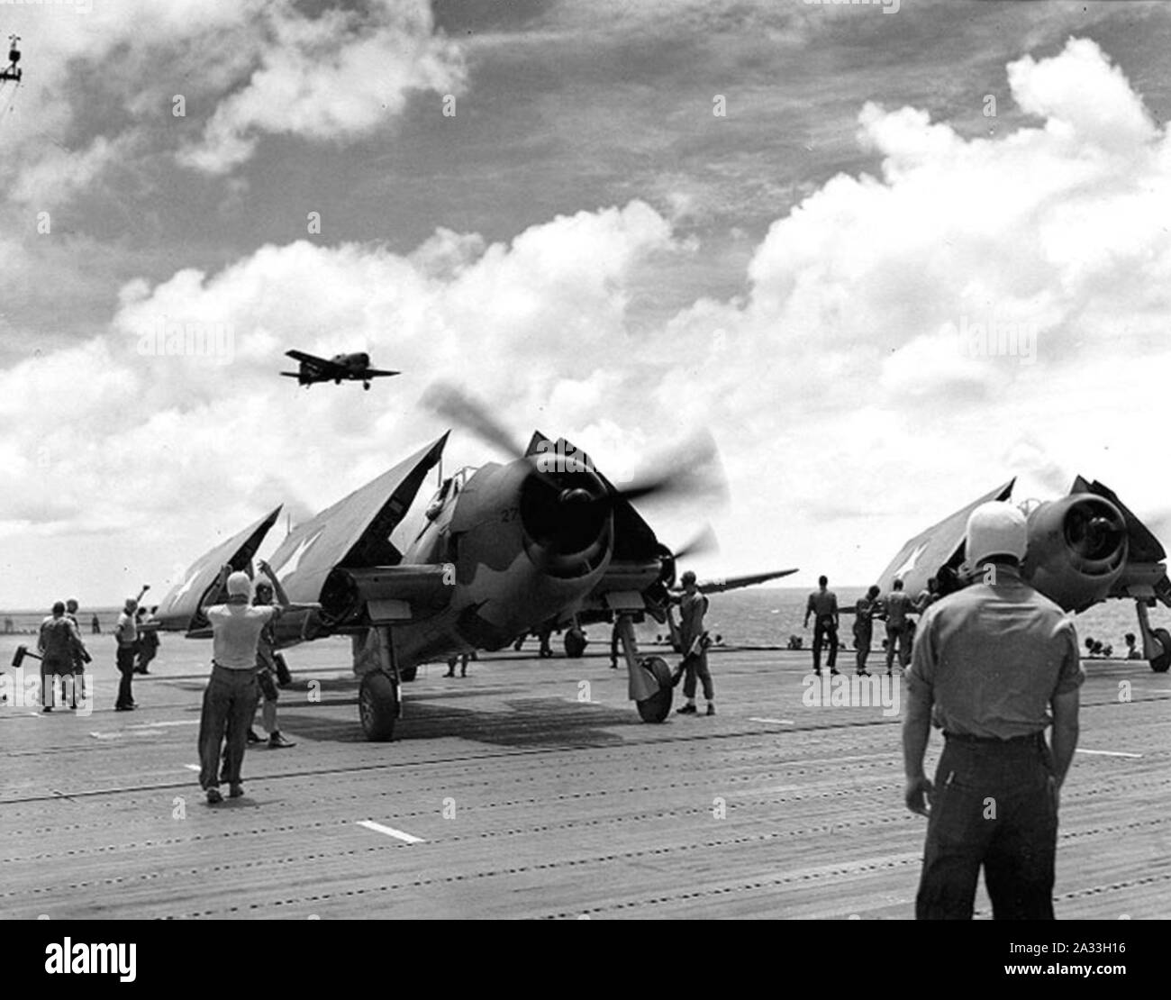 F6Fs sur l'USS Enterprise (CV-6) en juillet 1943. Banque D'Images