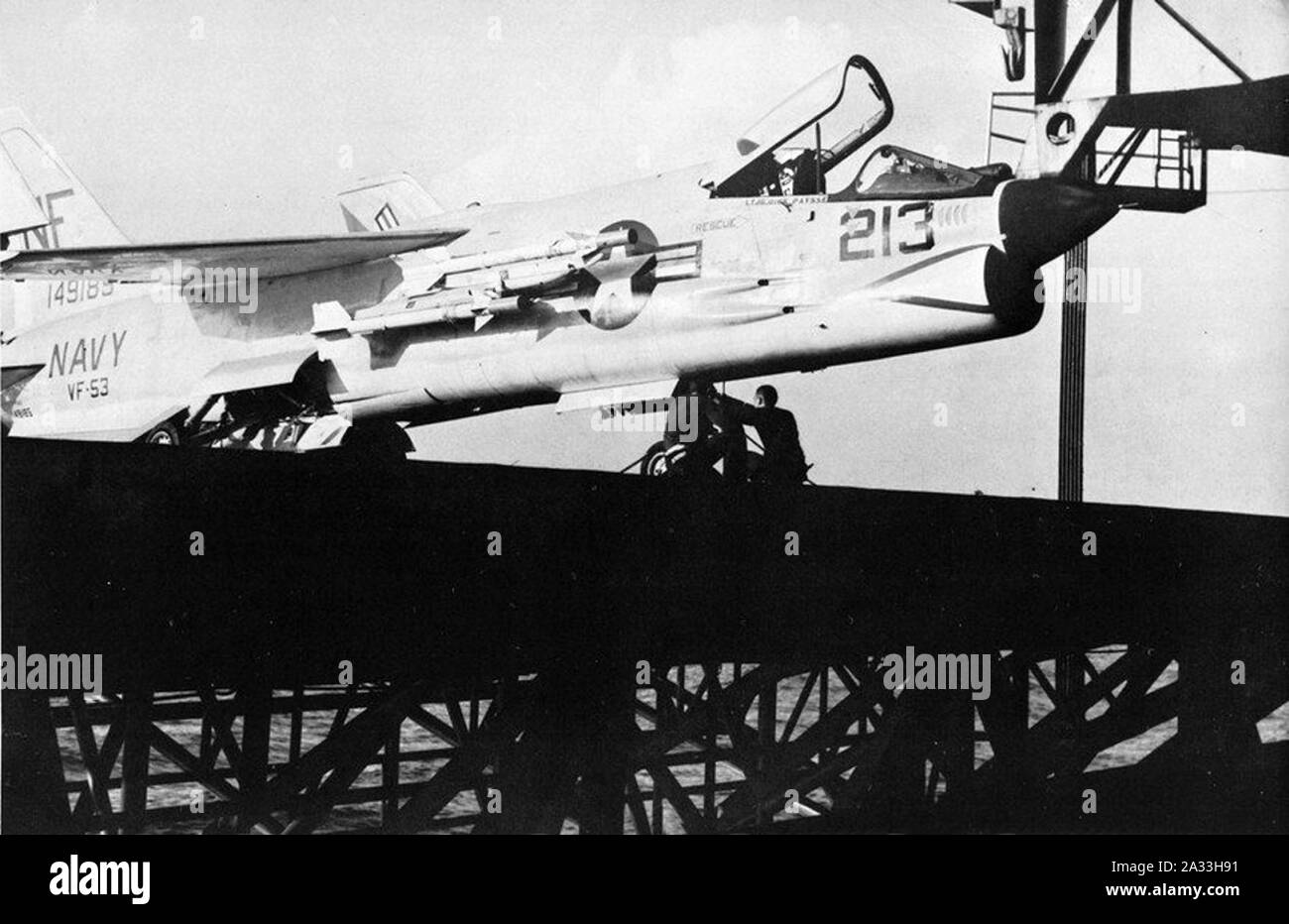 F-8E de la VF-53 sur l'USS Ticonderoga (CVA-14) en 1964. Banque D'Images