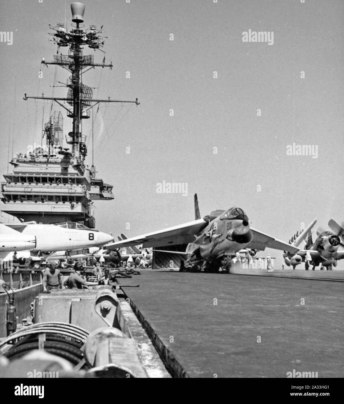 F8U-1 VF-32 sur l'USS Saratoga cat (CVA-60) 1958. Banque D'Images
