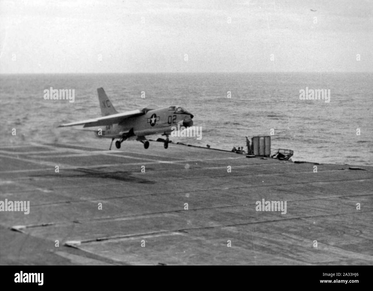 F8U-1 VX-3 atterrissage sur le USS Saratoga (CVA-60). Banque D'Images