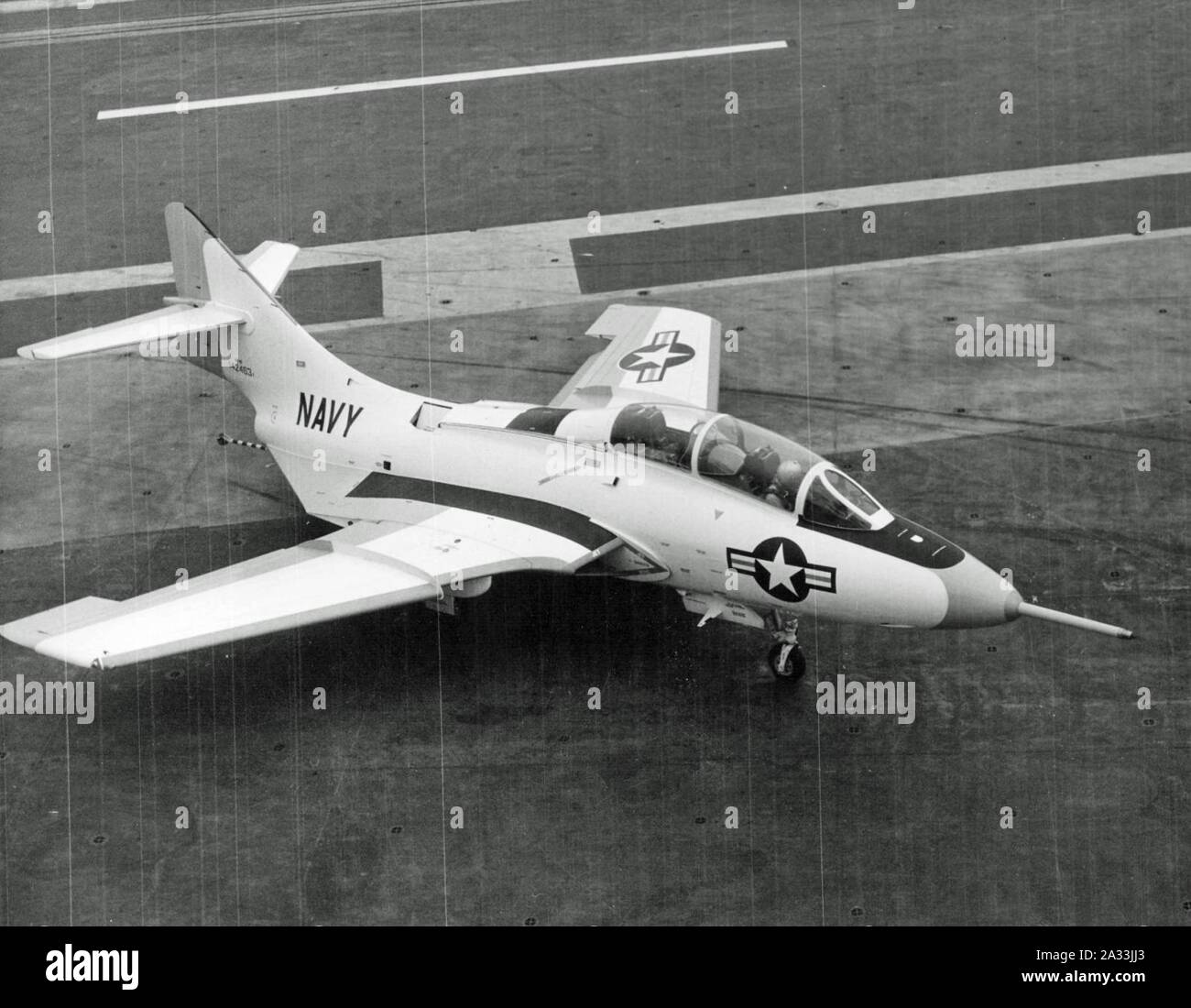 F9F-8T sur l'USS Saratoga CVA-60. Banque D'Images