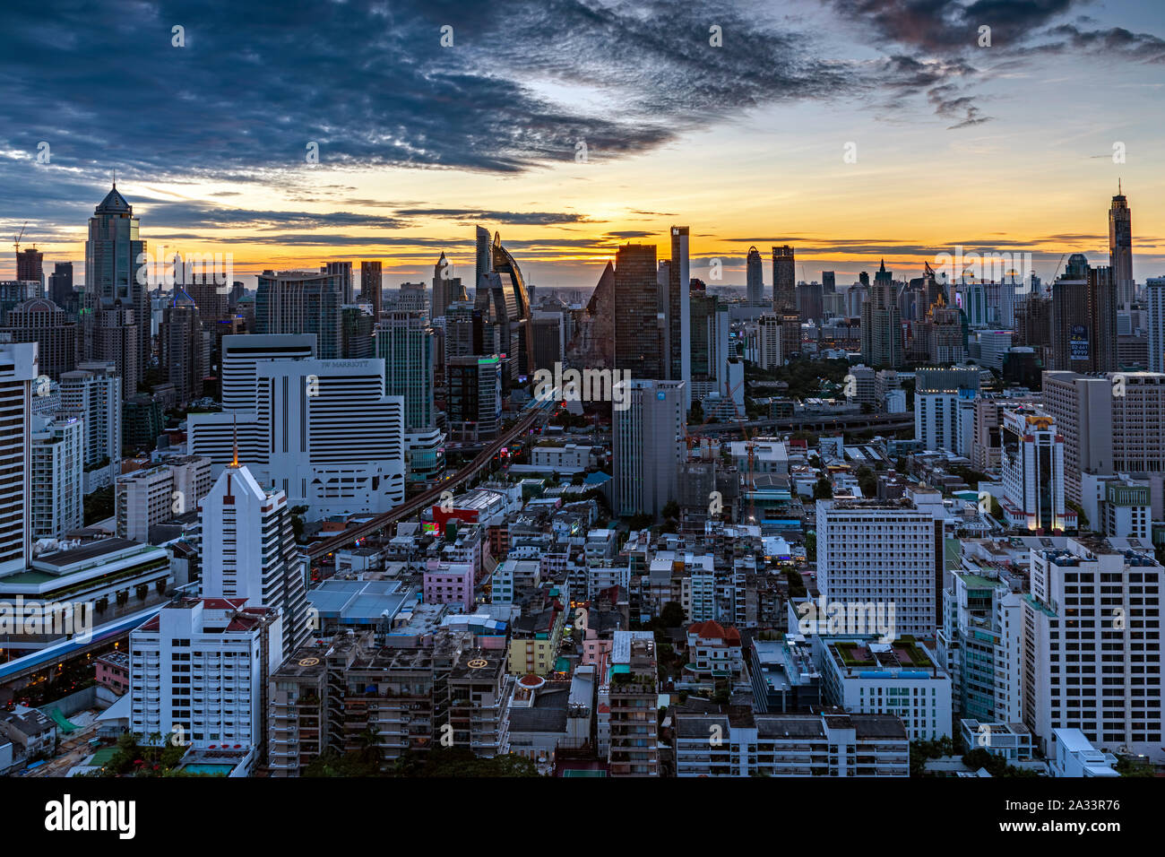 Bâtiments et Bangkok skyline au coucher du soleil, la Thaïlande Banque D'Images