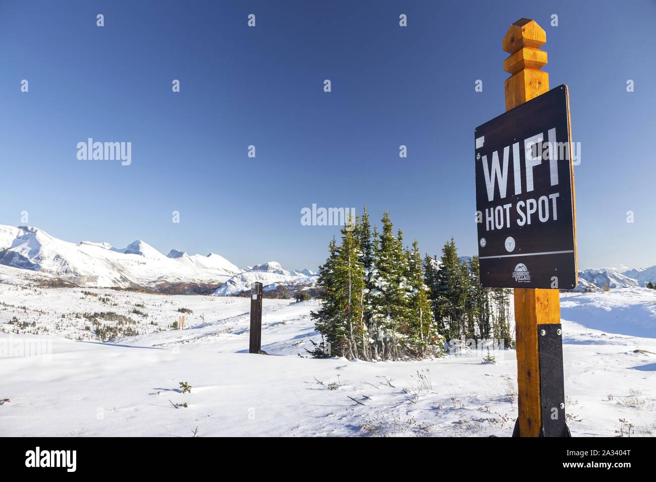 La technologie sans fil ou WiFi public Tableau Hot Spot Sign in Sunshine Meadows Mountain Ski Area, Banff National Park Alberta Canada Banque D'Images