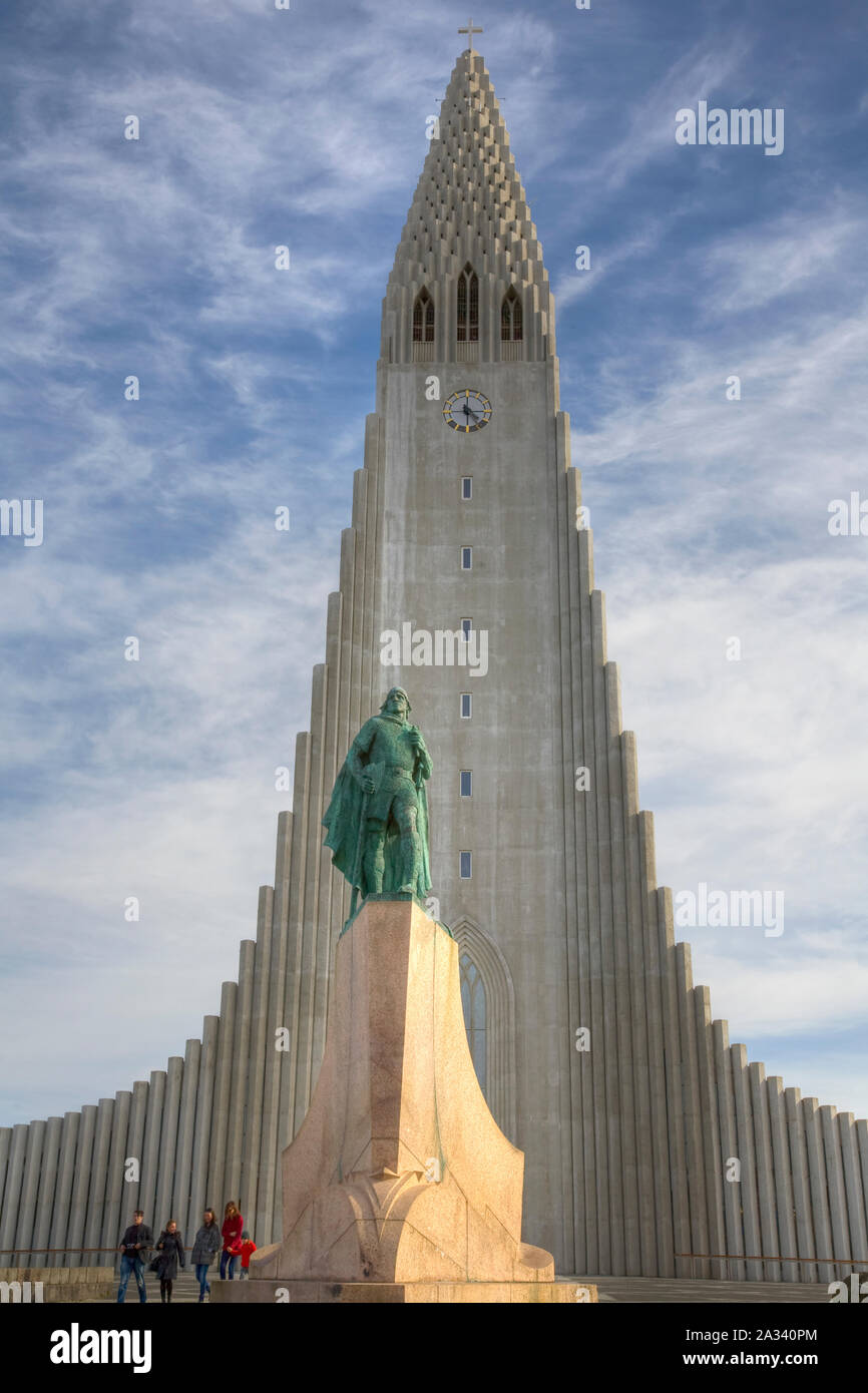 L'église Hallgrimskirkja à Reykjavik, Islande Banque D'Images