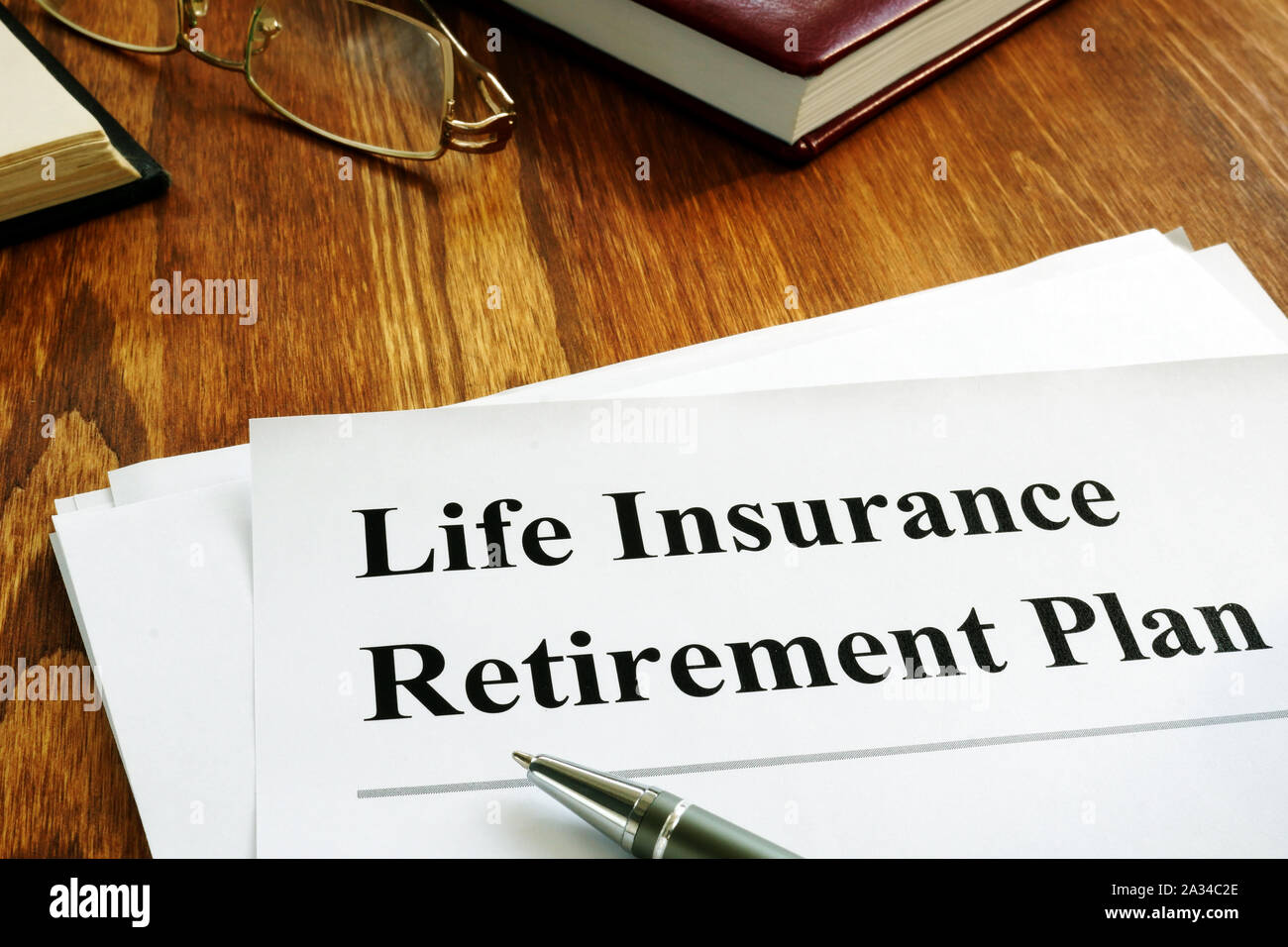 L'assurance vie plan retraite LIRP et lunettes. Banque D'Images