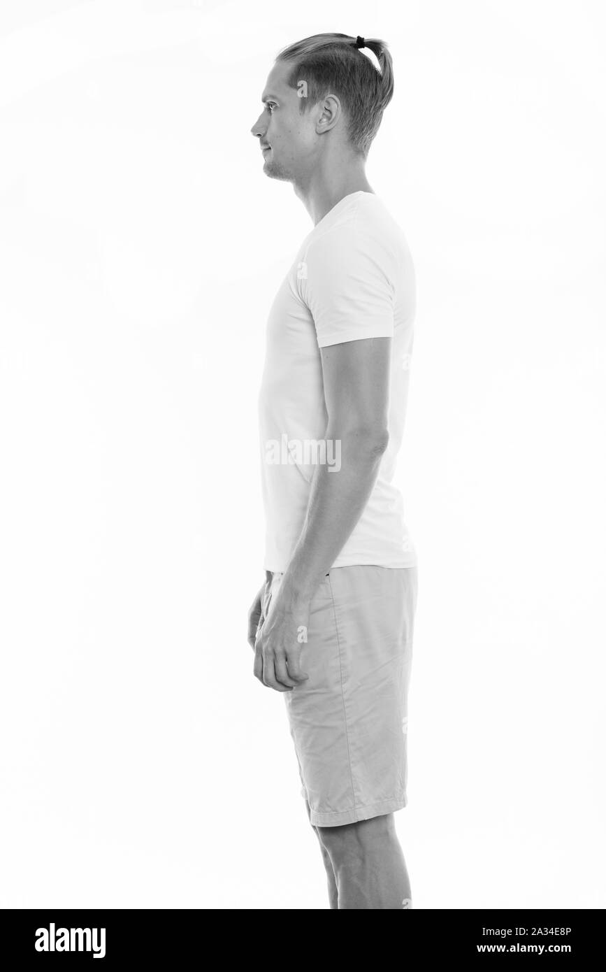 Voir le profil de jeunes bel homme debout Banque D'Images Voir le profil de jeunes bel homme debout Banque D'Images