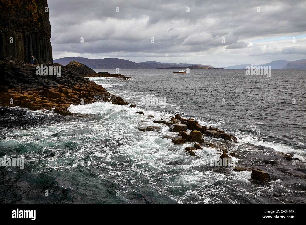 Les colonnes basaltiques hexagonales sur Staffa, Hébrides intérieures, Ecosse, Royaume-Uni Banque D'Images