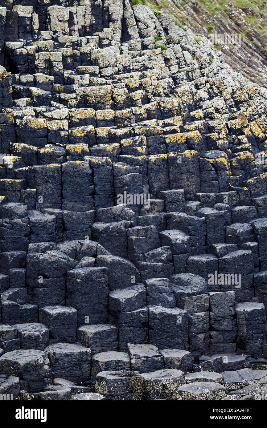 Les colonnes basaltiques hexagonales sur Staffa, Hébrides intérieures, Ecosse, Royaume-Uni Banque D'Images