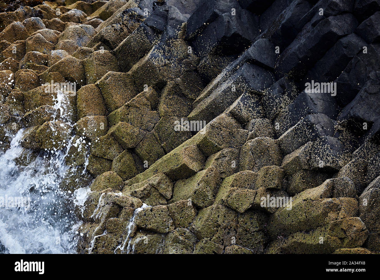Les colonnes basaltiques hexagonales sur Staffa, Hébrides intérieures, Ecosse, Royaume-Uni Banque D'Images
