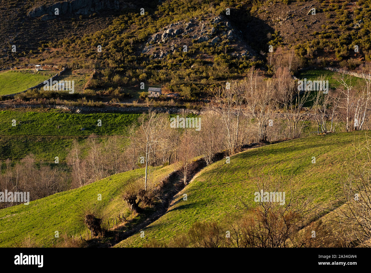 Asturias, Espagne - 21 mars 2019 : le long de la vallée de Ruta del Cabril Banque D'Images