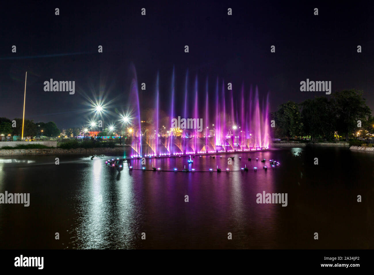 Iqbal Park (Ourdou : اقبال پارک‎), anciennement Parc Minto, est un parc urbain ; après la rénovation et l'expansion de son nom est plus grand Iqbal Park situé à Lahore. Banque D'Images