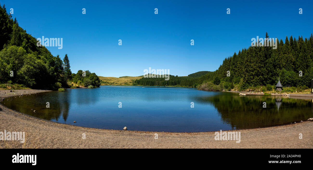 Le lac de Montcineyre situé dans le Parc Naturel Régional des Volcans d'Auvergne, Puy de Dome, Auvergne-Rhone-Alpes, France Banque D'Images