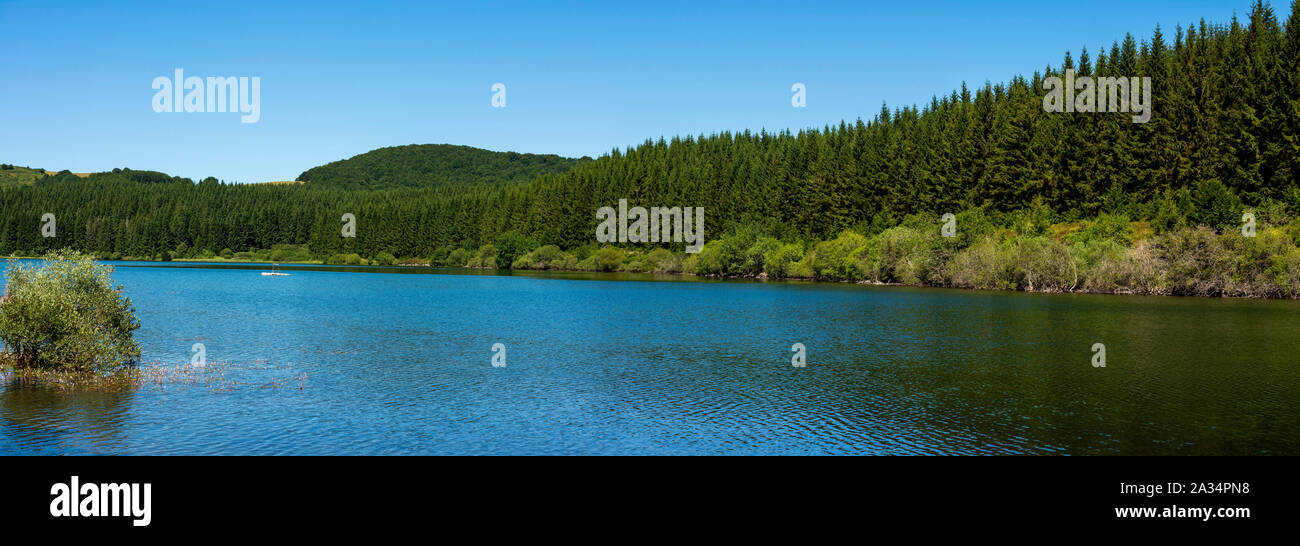 Le lac de Montcineyre situé dans le Parc Naturel Régional des Volcans d'Auvergne, Puy de Dome, Auvergne-Rhone-Alpes, France Banque D'Images