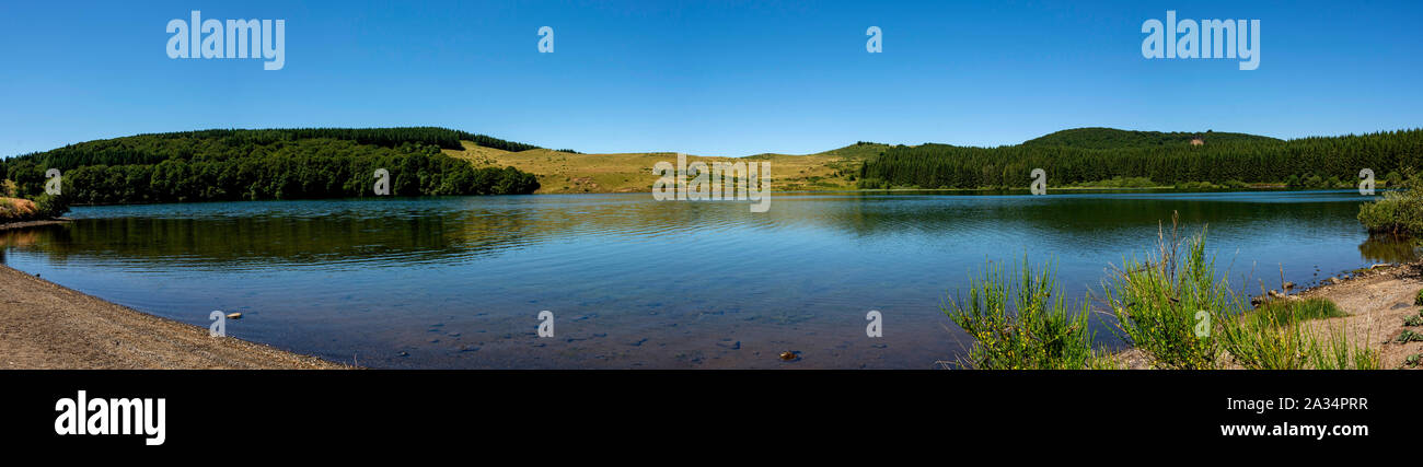 Le lac de Montcineyre situé dans le Parc Naturel Régional des Volcans d'Auvergne, Puy de Dome, Auvergne-Rhone-Alpes, France Banque D'Images