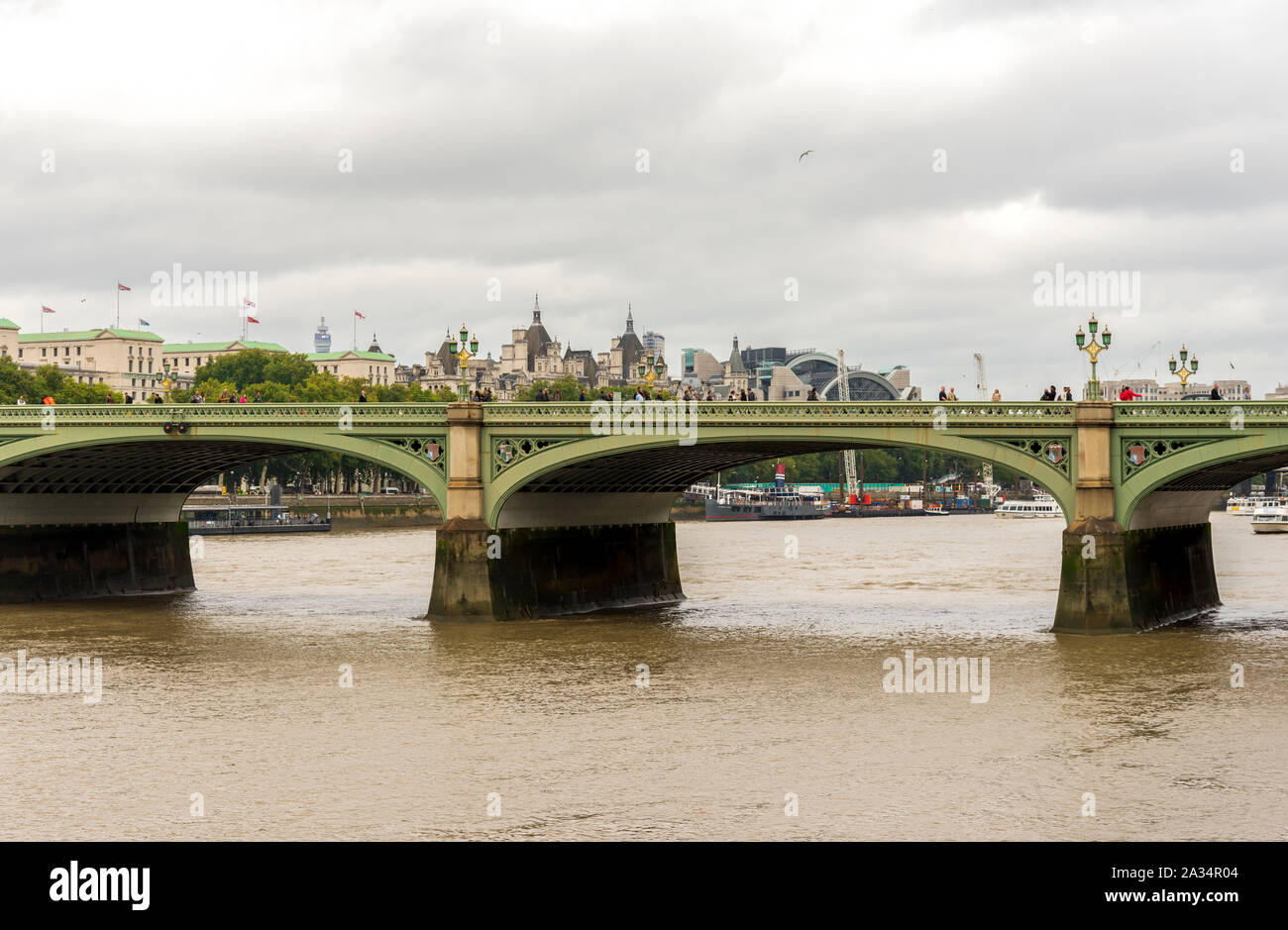 Arcades de Westminster Bridge sur la Tamise, Londres, Angleterre Banque D'Images