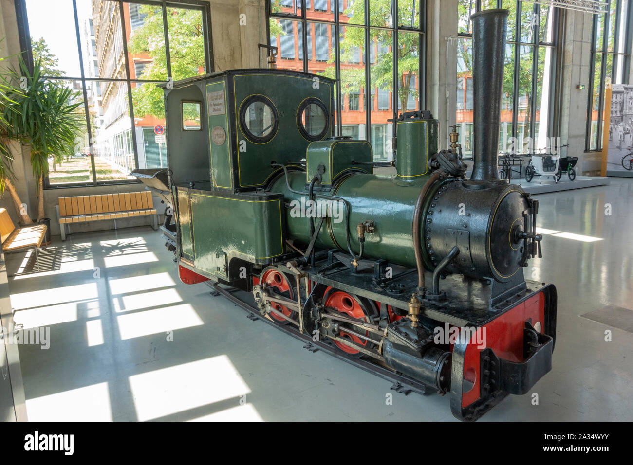 Une locomotive à vapeur fabriqué par Krauss & Compagnie (1903) dans le Deutsches Museum (Musée allemand des transports Verkehrszentrum), Munich, Allemagne. Banque D'Images