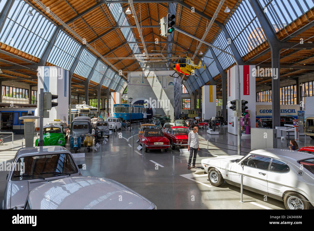 Vue générale de l'affiche dans le Deutsches Museum (Musée allemand des transports Verkehrszentrum), Munich, Allemagne. Banque D'Images