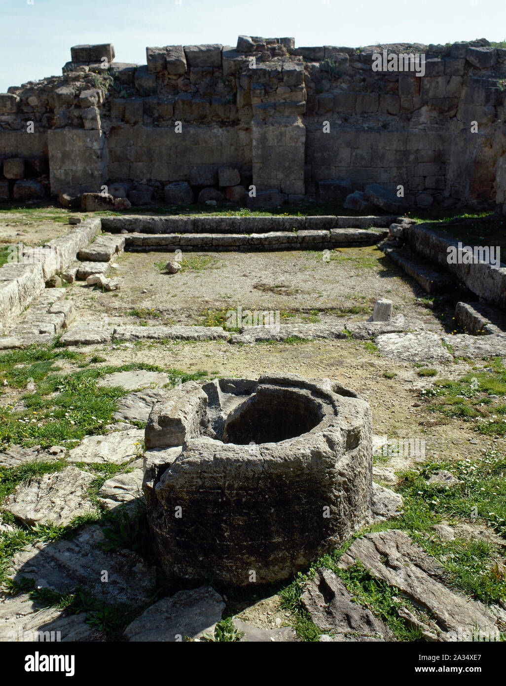 La Syrie. Proche Orient Ancien. Les phéniciens. D'Ougarit (Ras Shamra). Ville ancienne, fondée en 6000BC et abandonné en 1190 BC. Ruines. Vue d'un bien. (Photo prise avant la guerre civile en Syrie). Banque D'Images