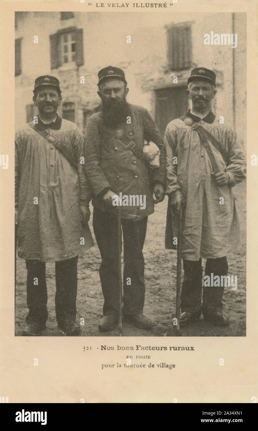 Vintage carte postale française intitulée Nos bons facteurs ruraux ou nos bons facteurs ruraux poste rural montrant des hommes ou les hommes de courrier à partir de la fin des années 1800 début des années 1900 Banque D'Images